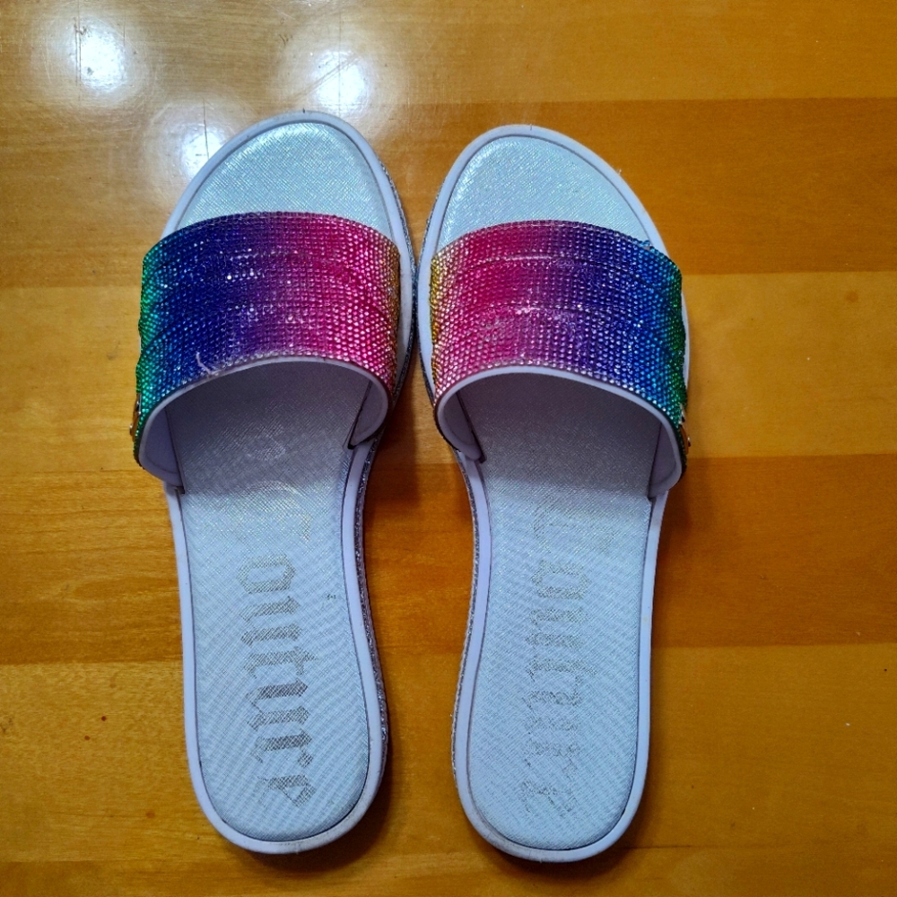 Flat sandals